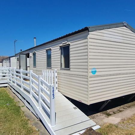 Lovely 3 Bed With Balcony And Ramp Rhyl Exterior photo