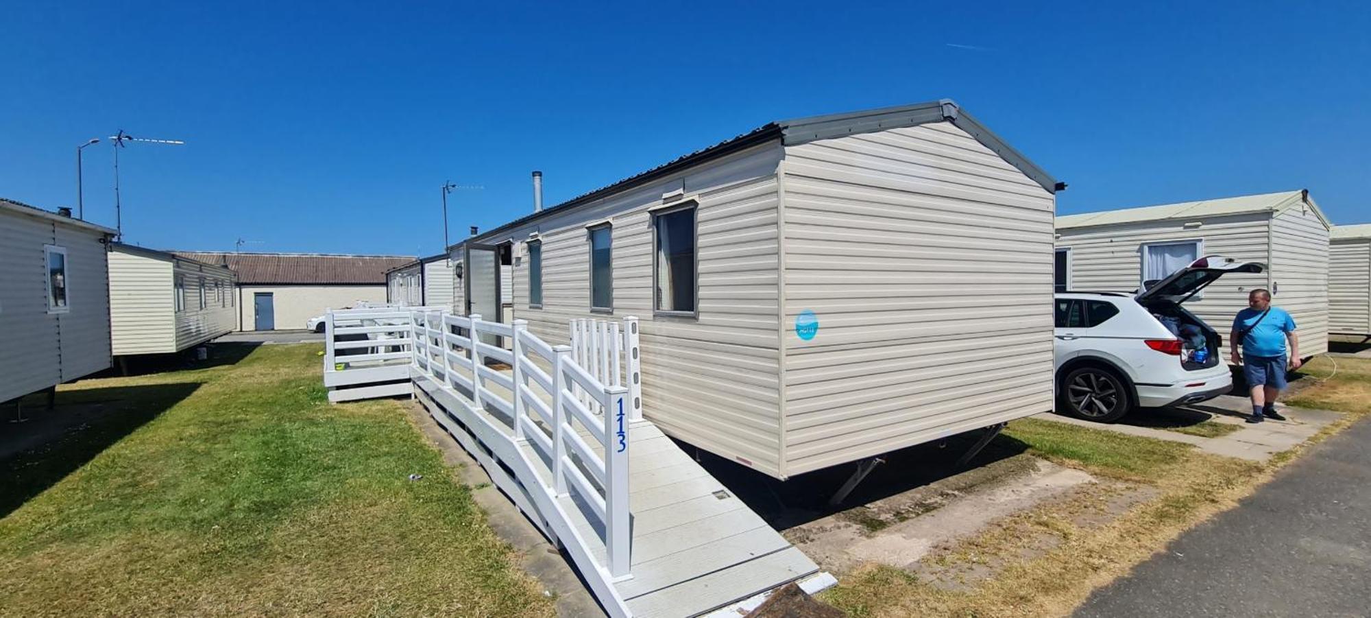 Lovely 3 Bed With Balcony And Ramp Rhyl Exterior photo